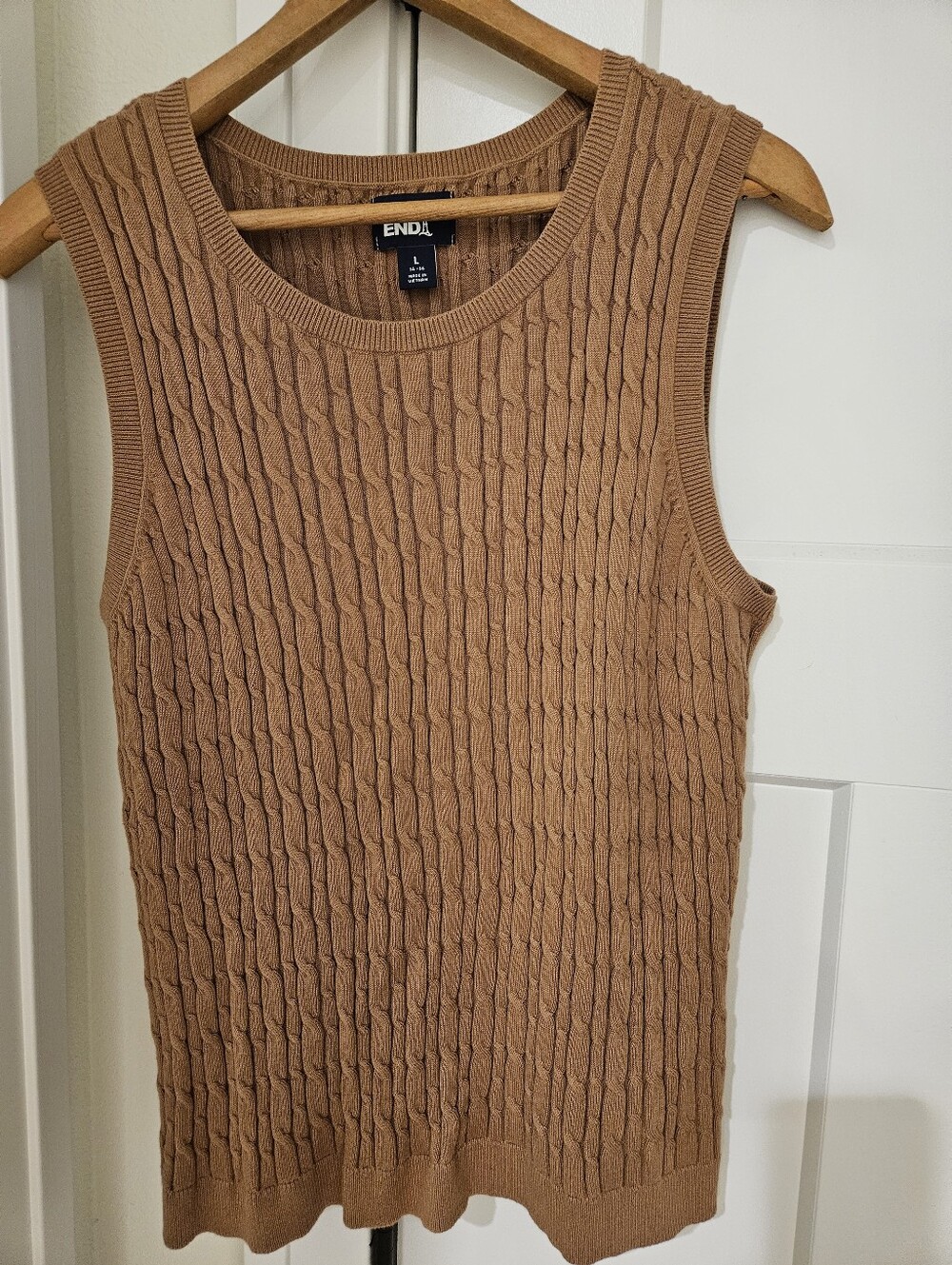 Cable Knit Sleeveless Sweater - Brown